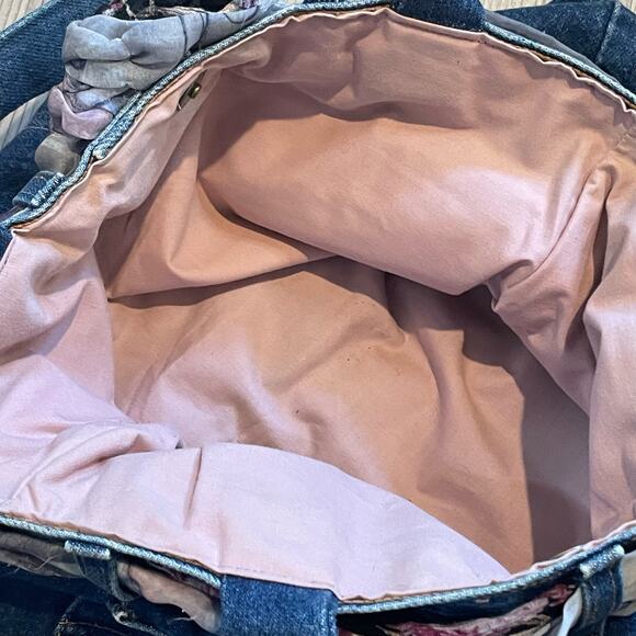 Repurposed Upcycled Levi's Jeans Shoulder Bag - Picture 3 of 7